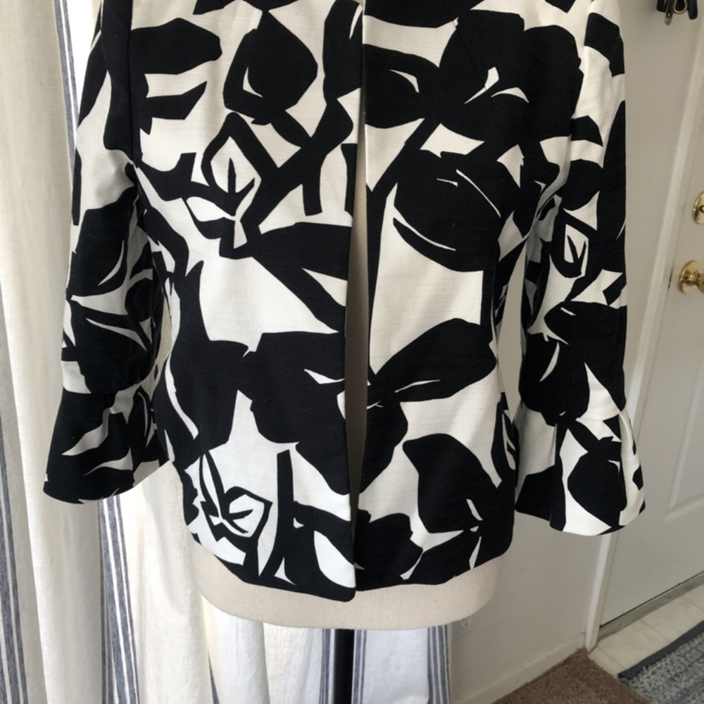 Bell sleeve jacket - Picture 2 of 6